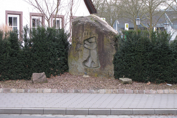 ein Berliner Meilenstein in Beverungen an der Straße Alte Burg