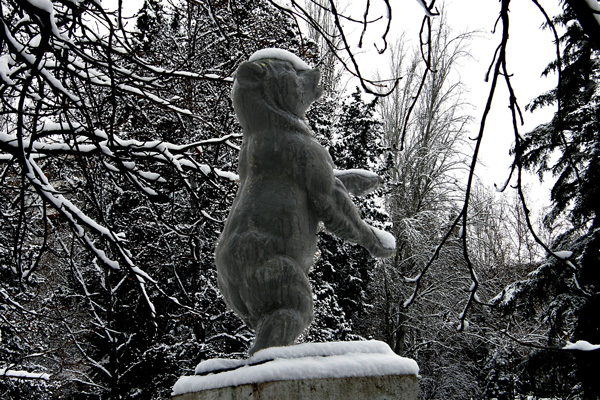 Oso sito en el parque de Berlín de Madrid